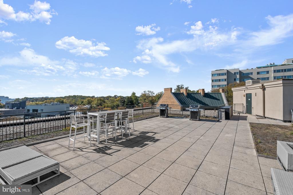 2501 Wisconsin Ave NW #207