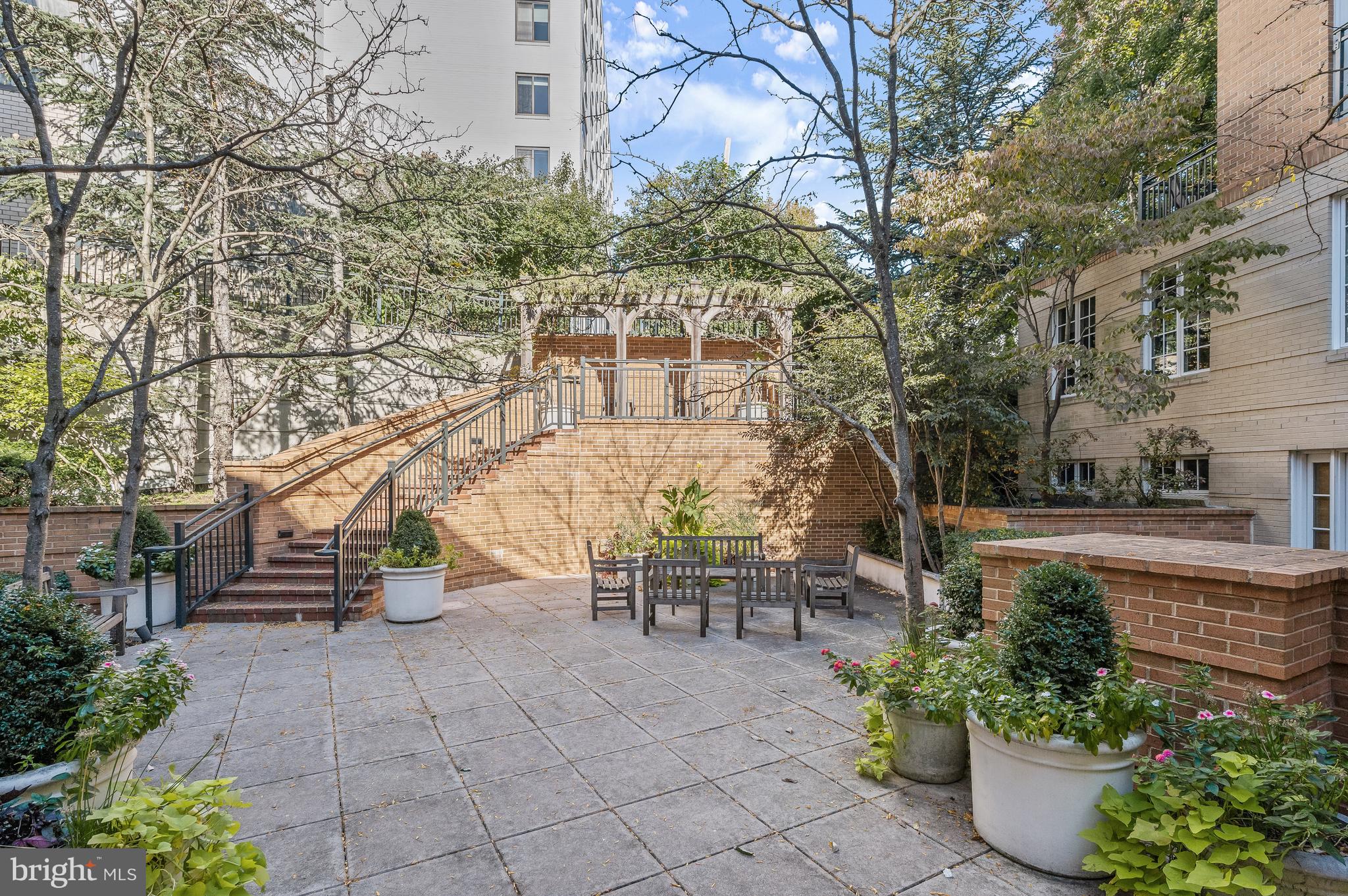2501 Wisconsin Ave NW #207