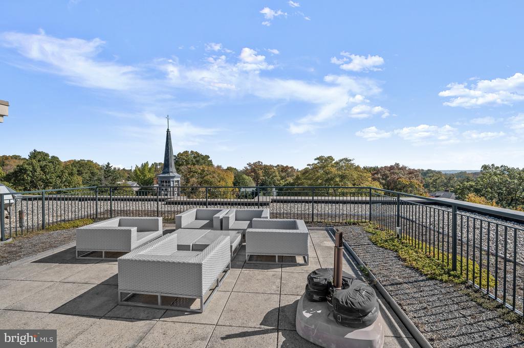 2501 Wisconsin Ave NW #207