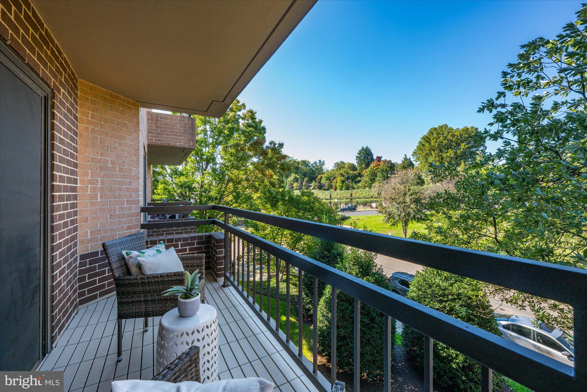 2111 Wisconsin Ave NW #322