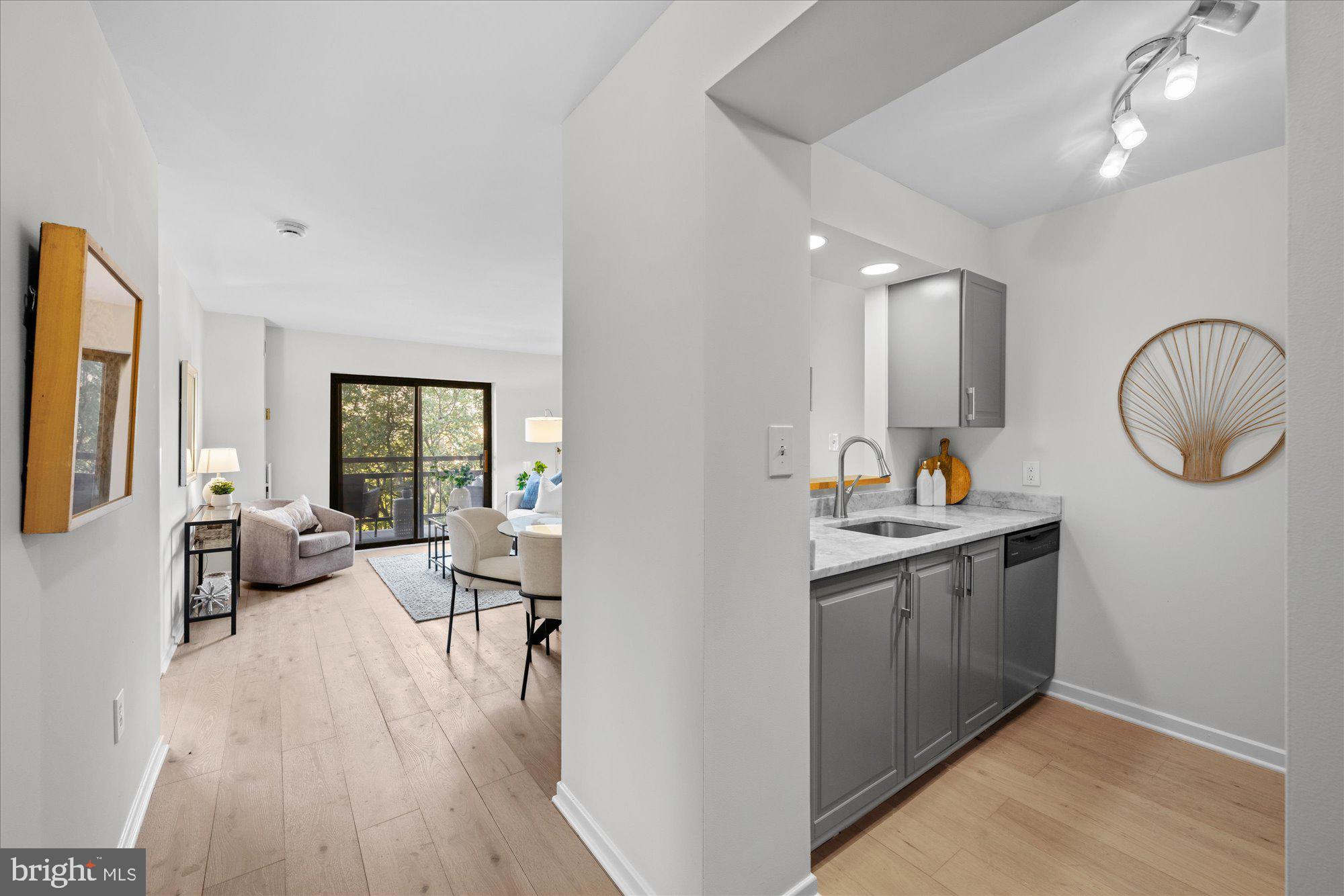 2111 Wisconsin Ave NW #322