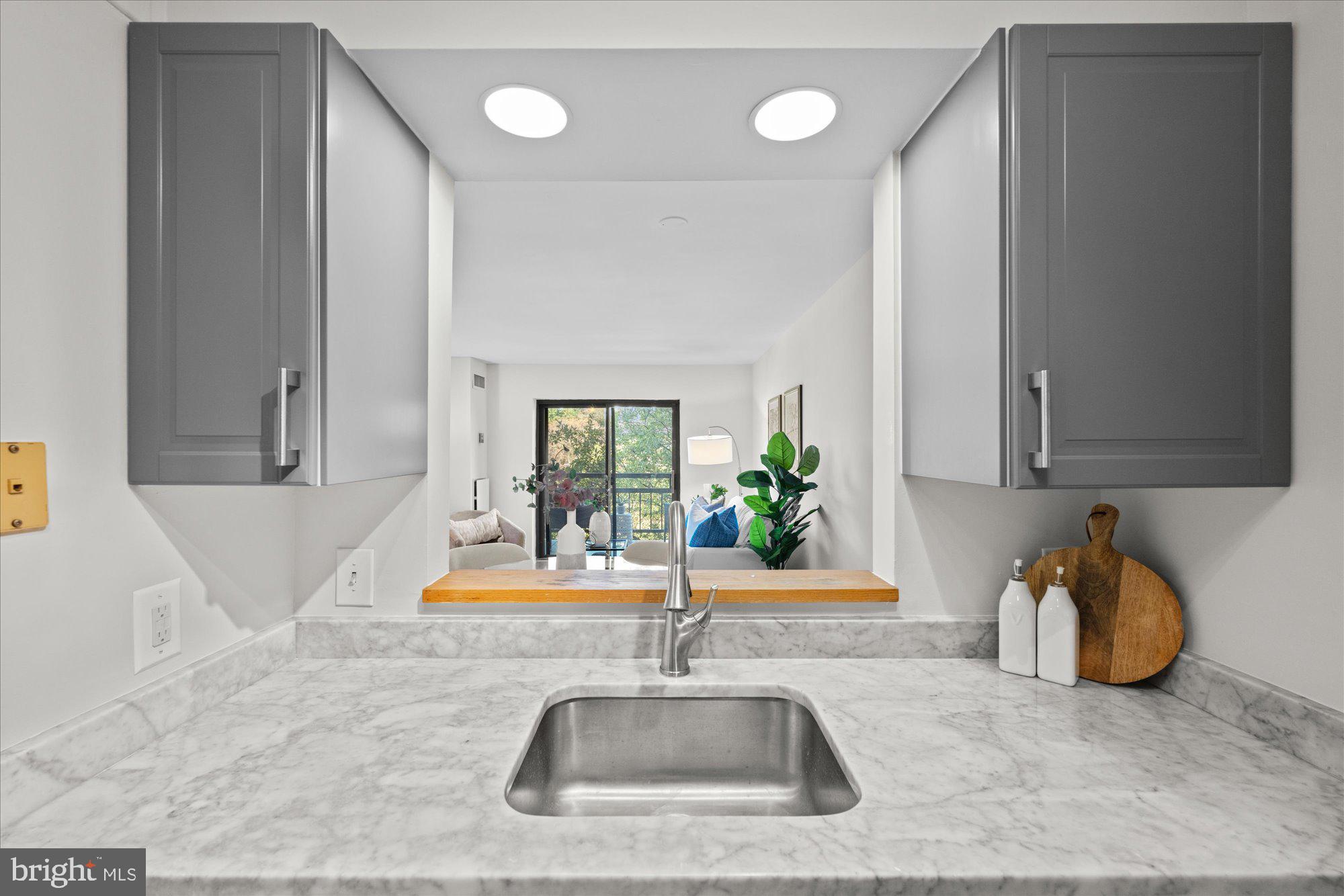 2111 Wisconsin Ave NW #322