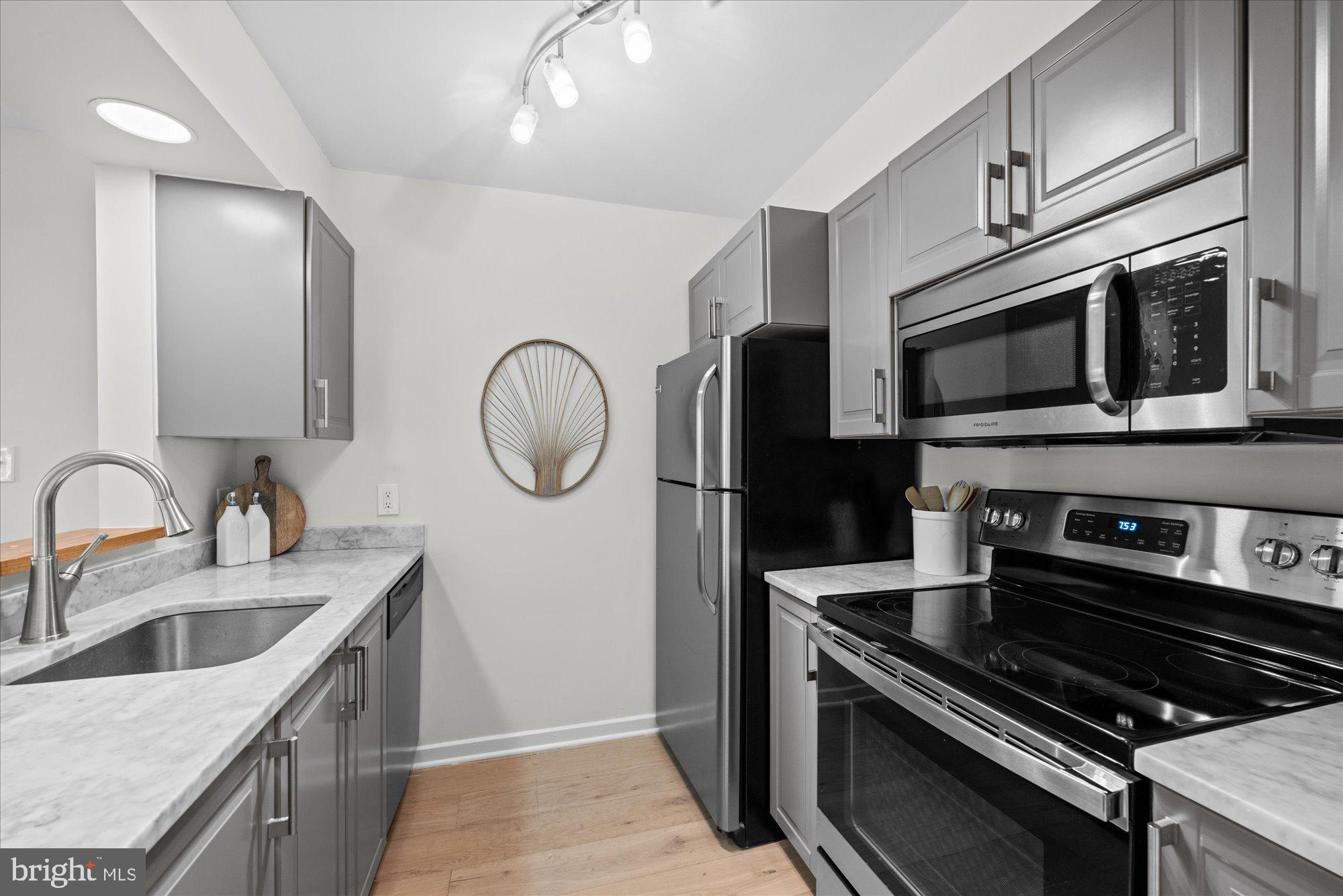 2111 Wisconsin Ave NW #322