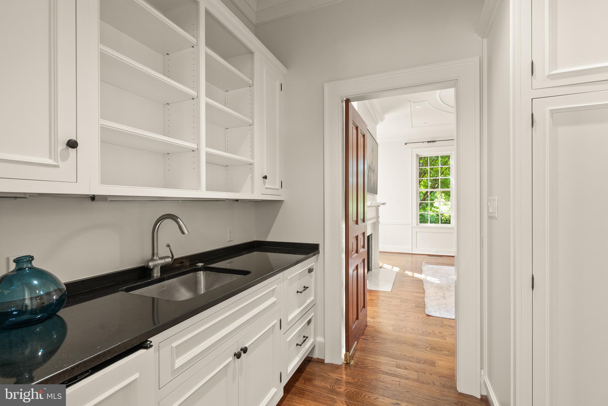 3065 University Ter NW