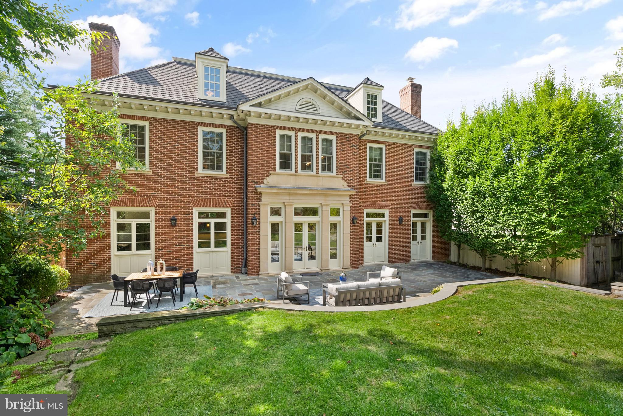3065 University Ter NW