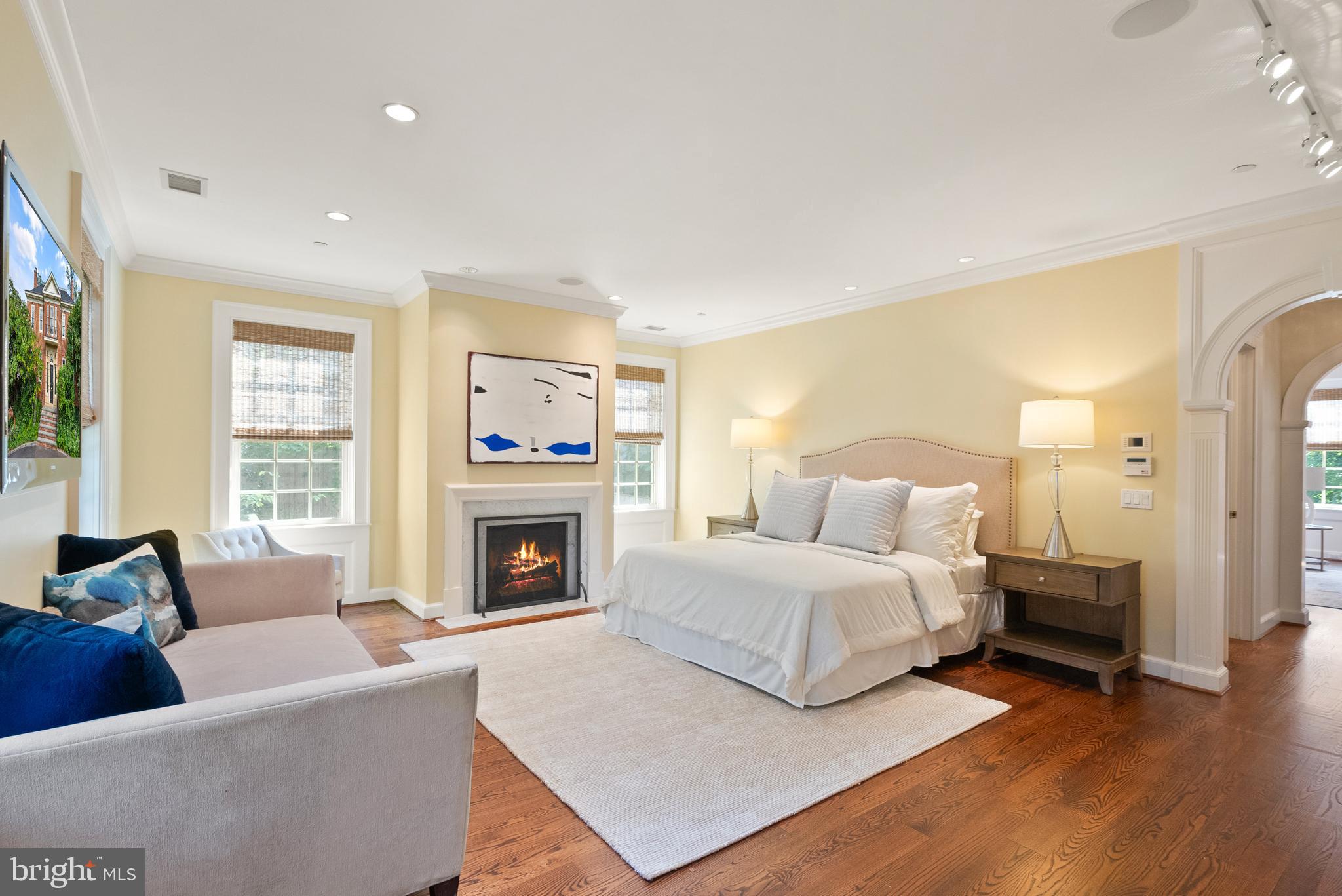 3065 University Ter NW
