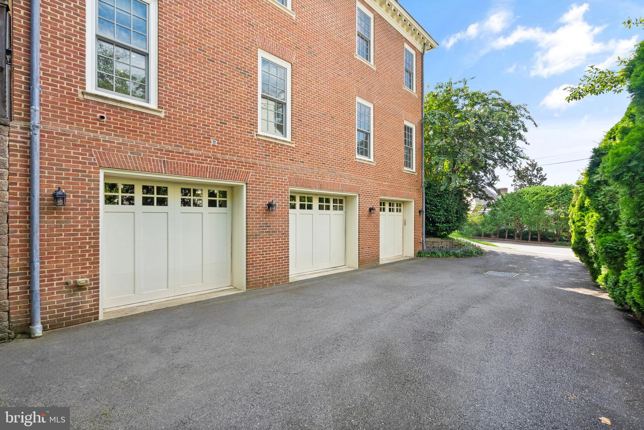 3065 University Ter NW