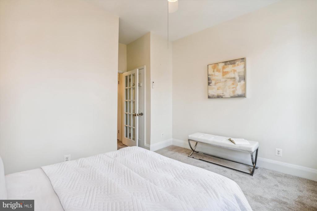 935 Westminster St NW
