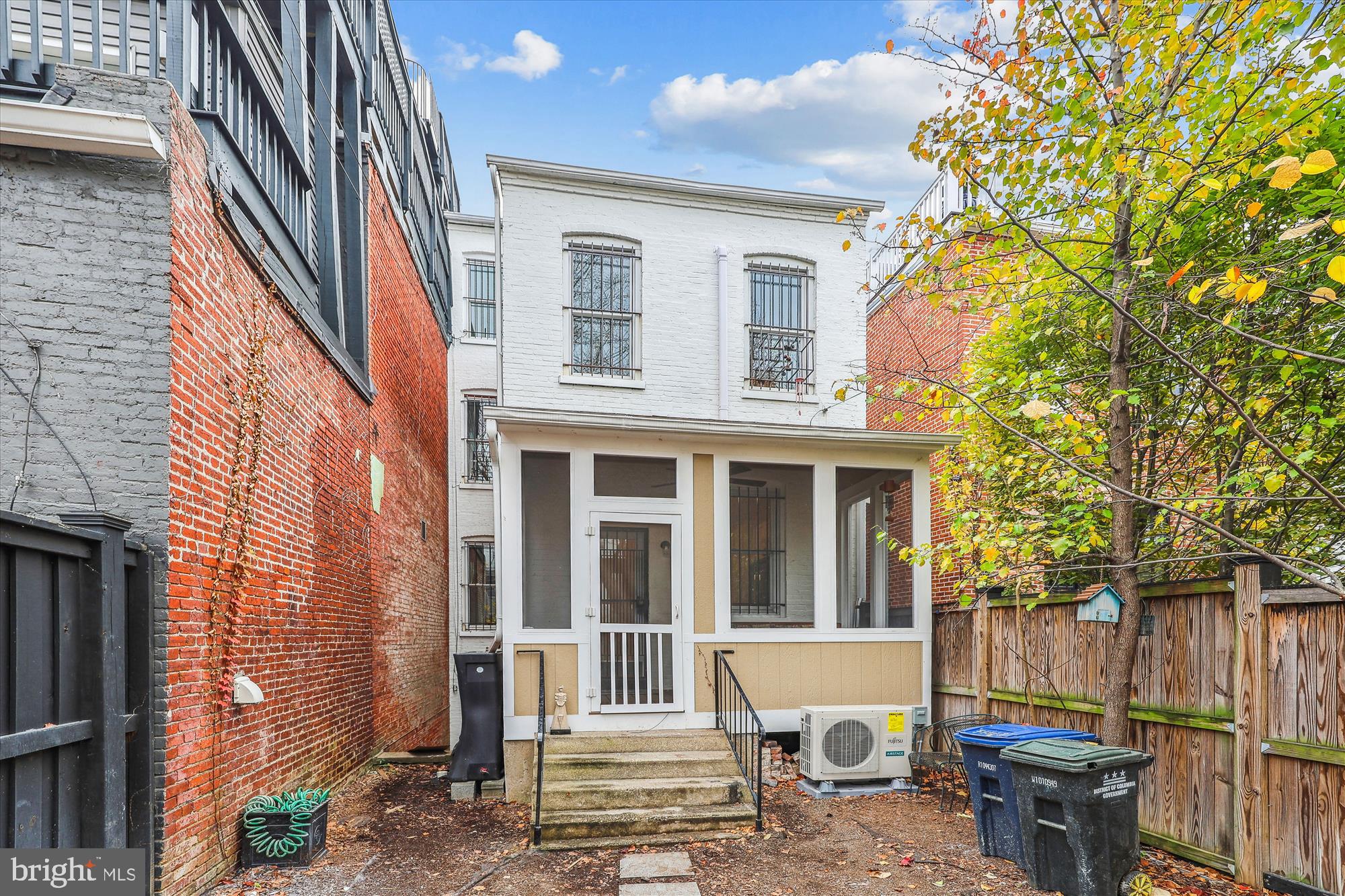 935 Westminster St NW