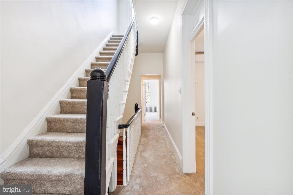 935 Westminster St NW