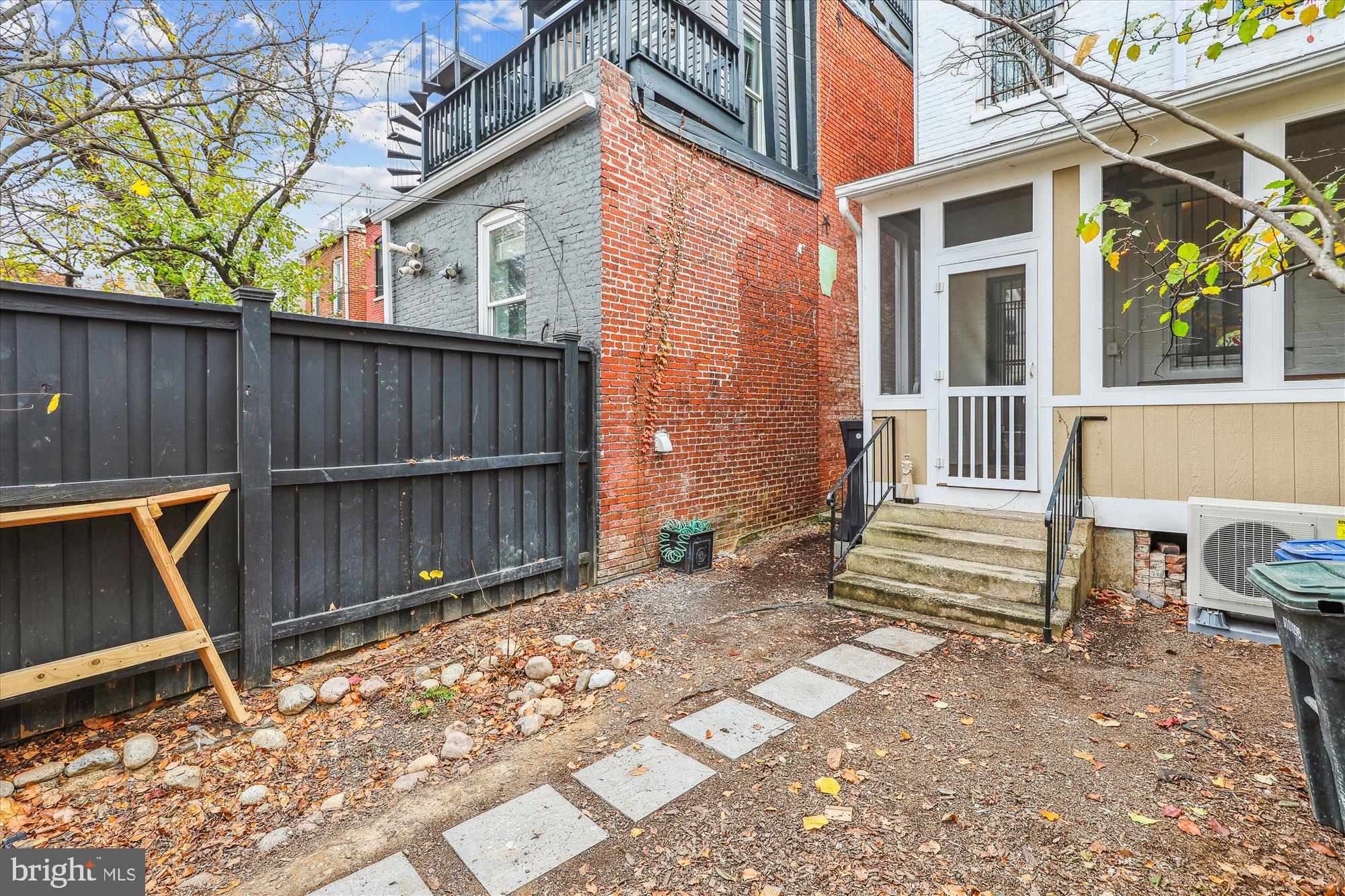 935 Westminster St NW