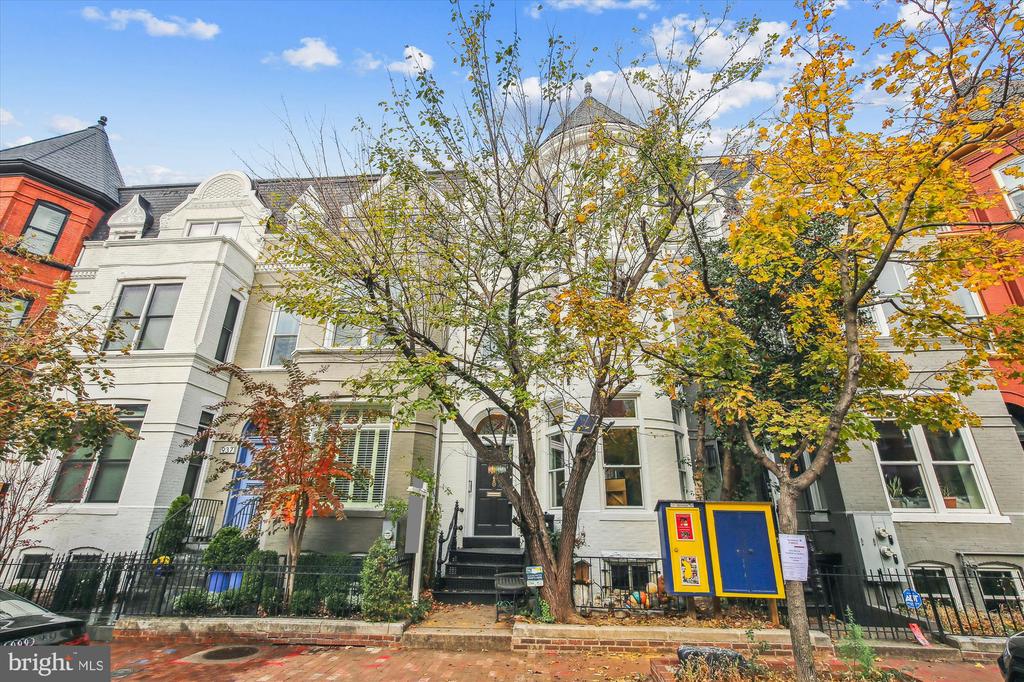 935 Westminster St NW