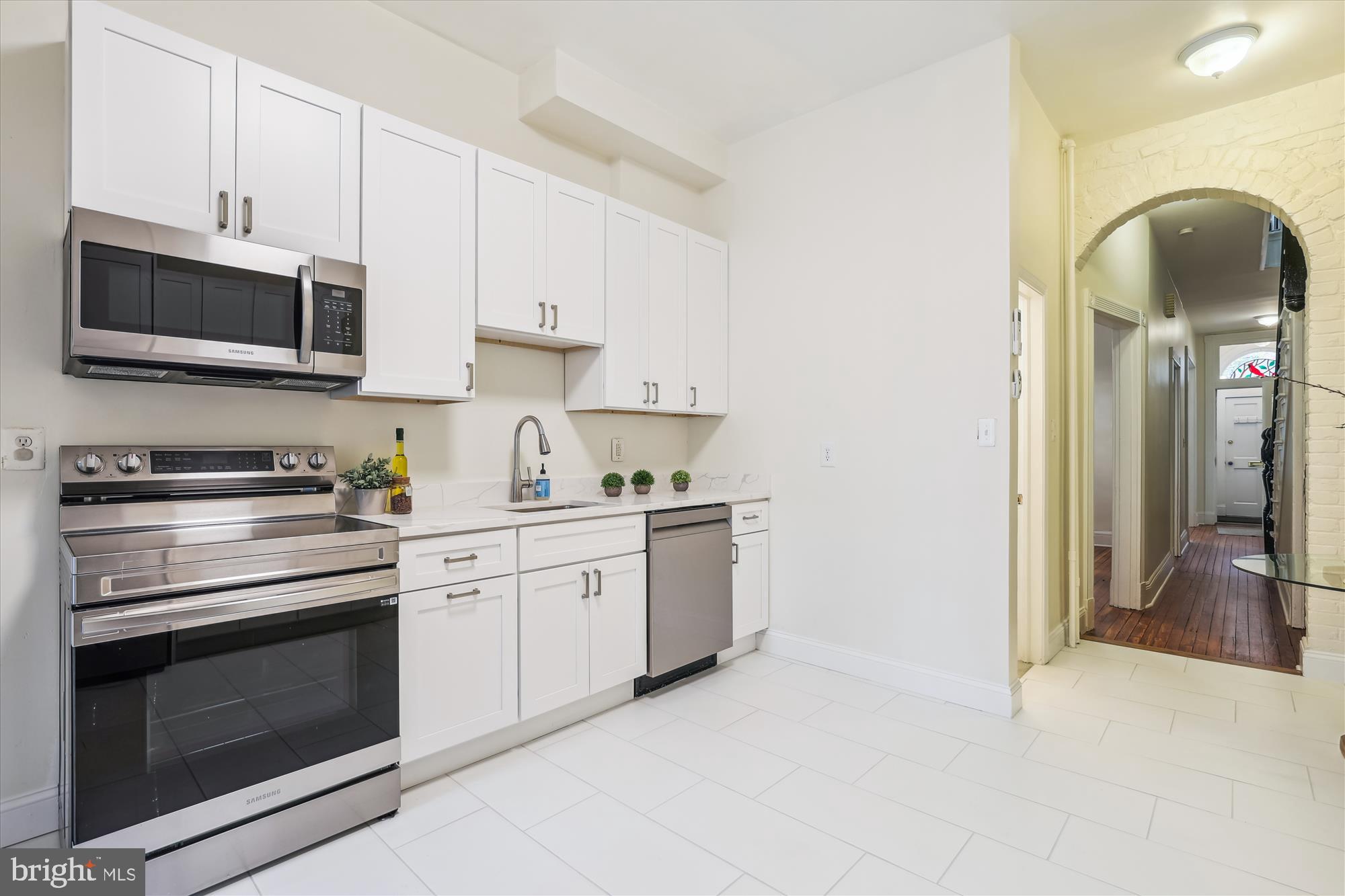 935 Westminster St NW