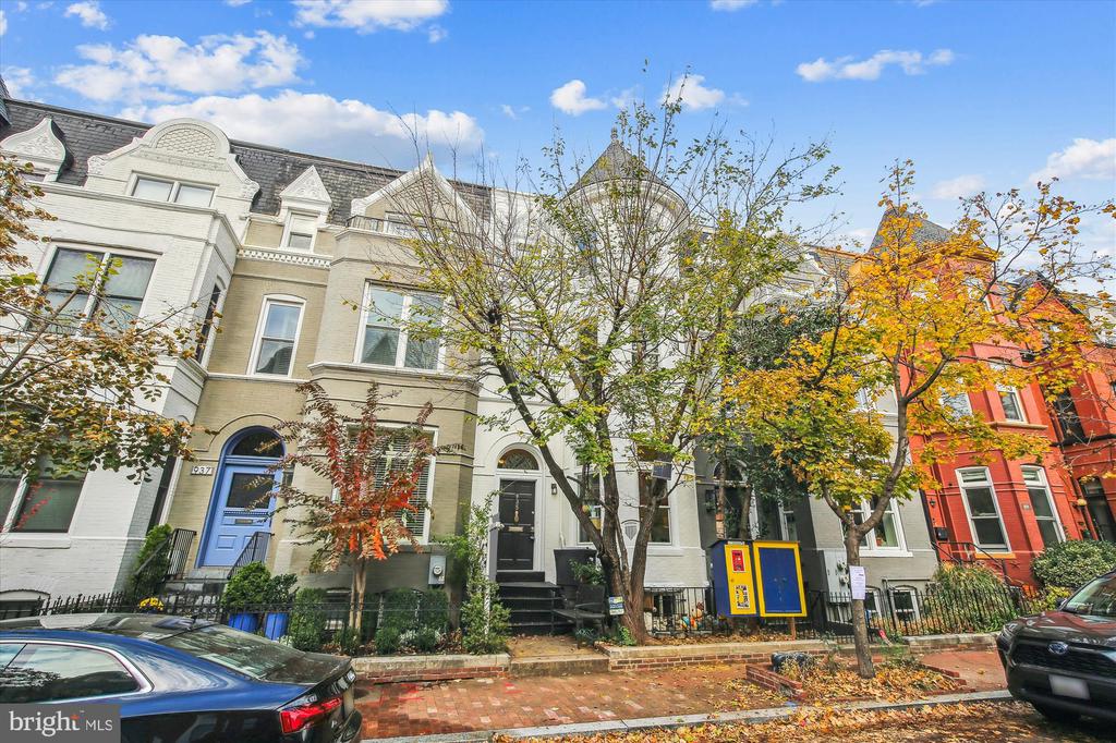 935 Westminster St NW