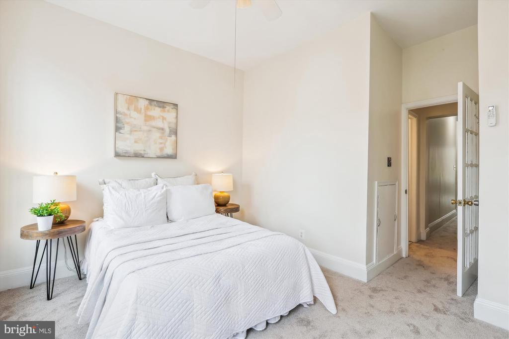 935 Westminster St NW