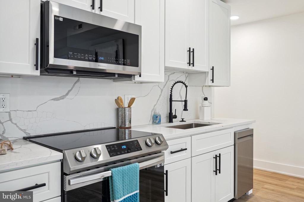 701 Quincy St NE #1