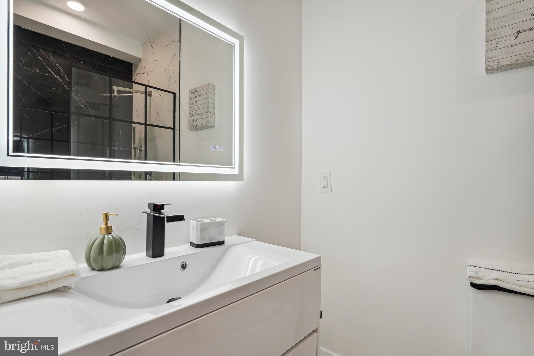 701 Quincy St NE #1