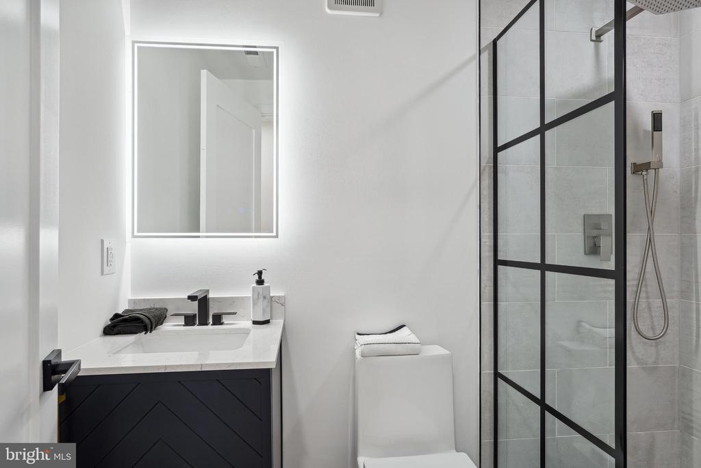 701 Quincy St NE #1