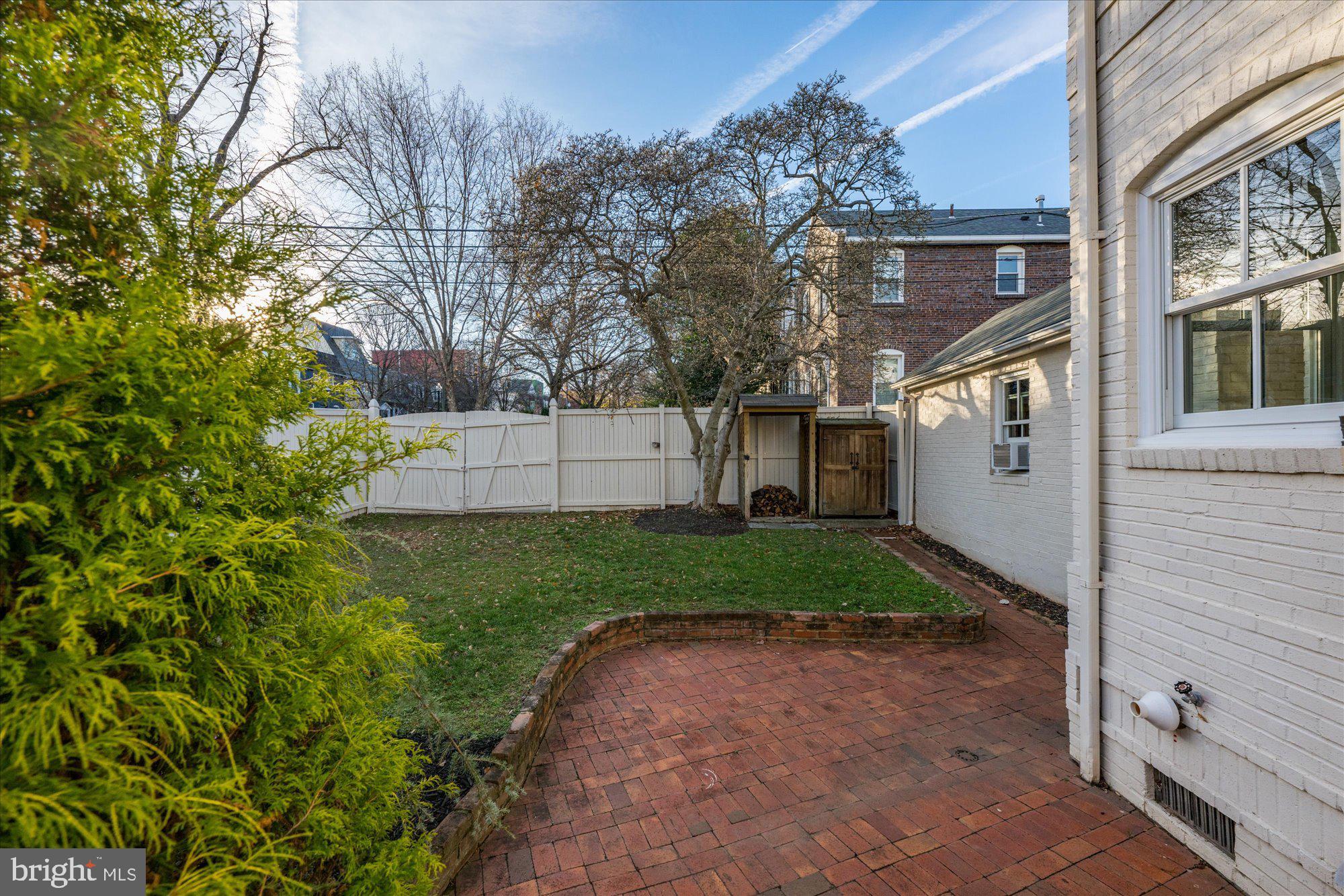 1900 37th St NW