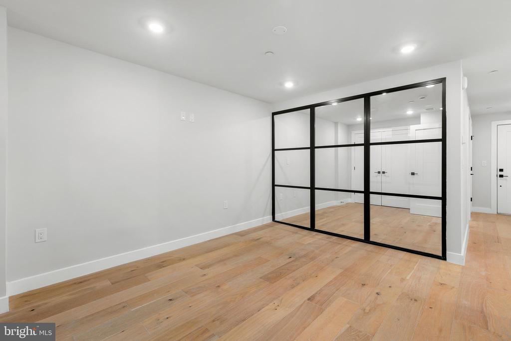 1208 M St NW #1