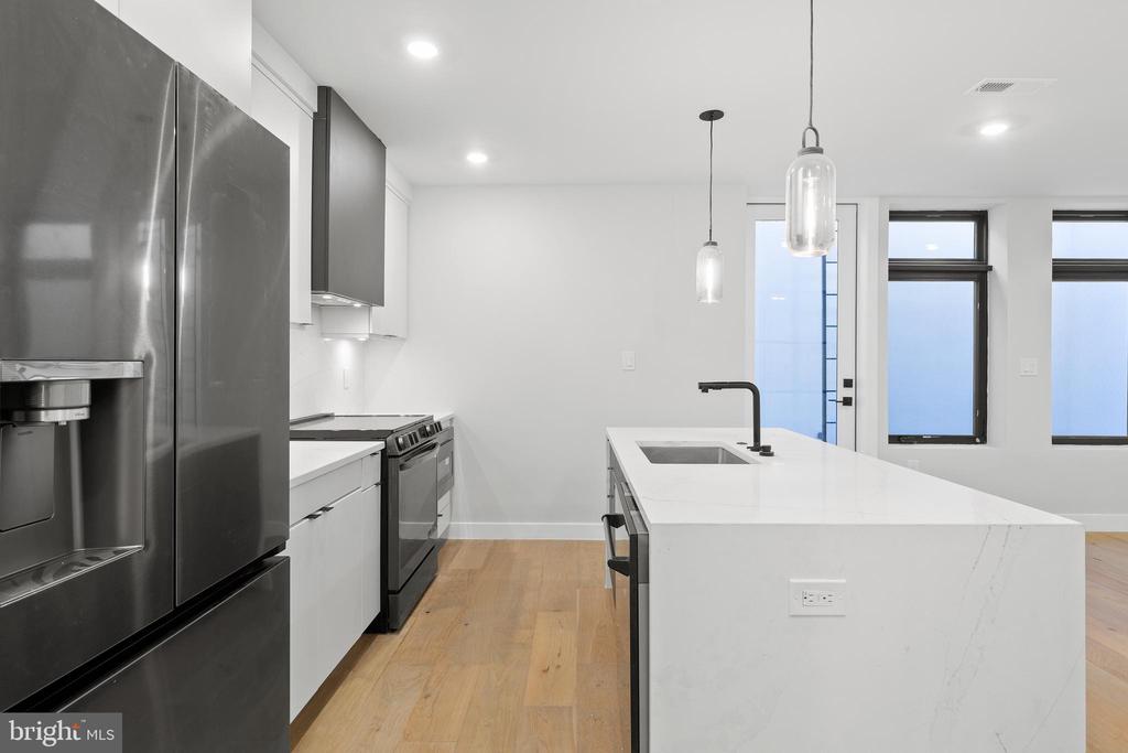 1208 M St NW #1