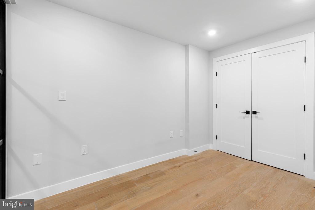 1208 M St NW #1