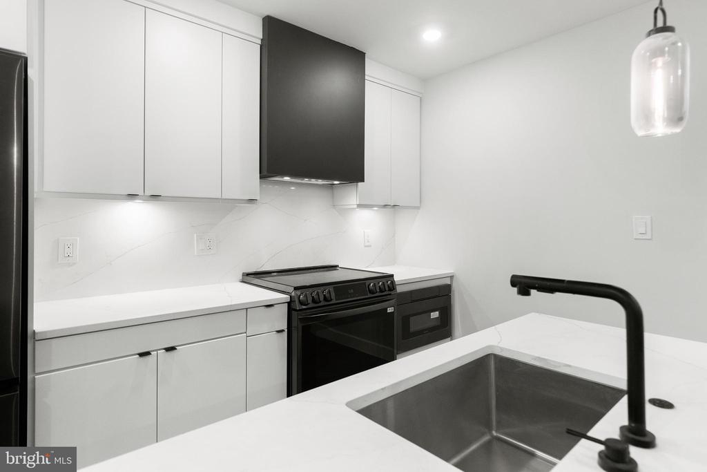 1208 M St NW #1