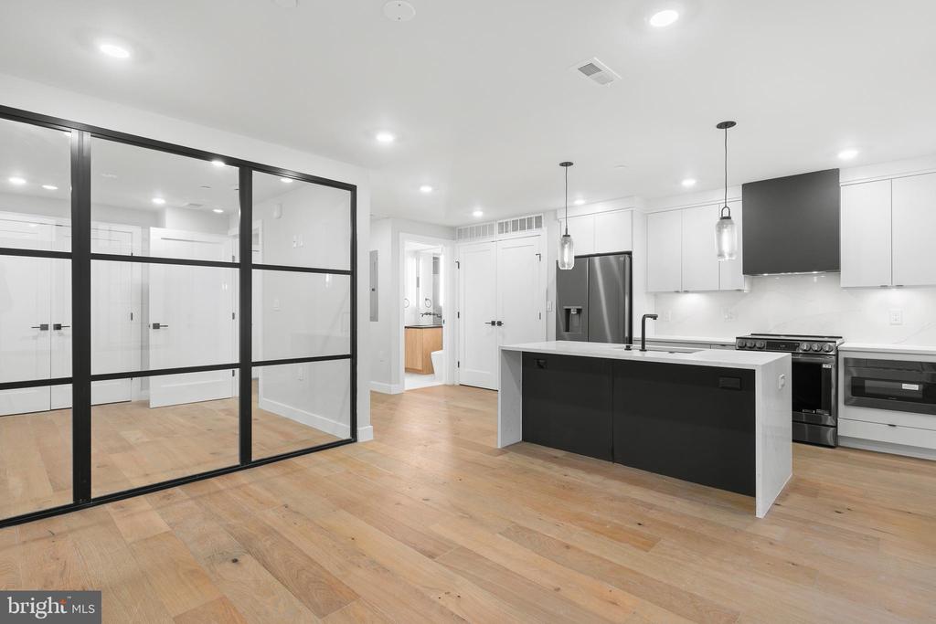 1208 M St NW #1