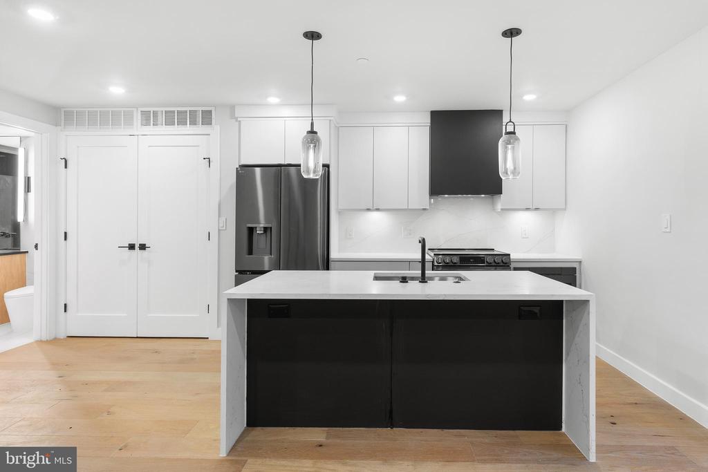 1208 M St NW #1