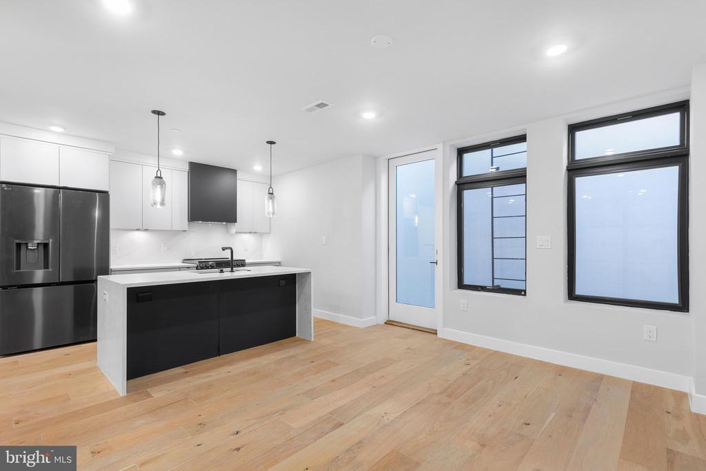 1208 M St NW #1