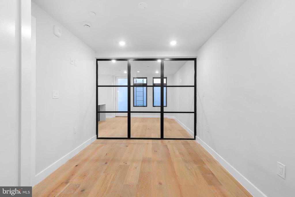 1208 M St NW #1