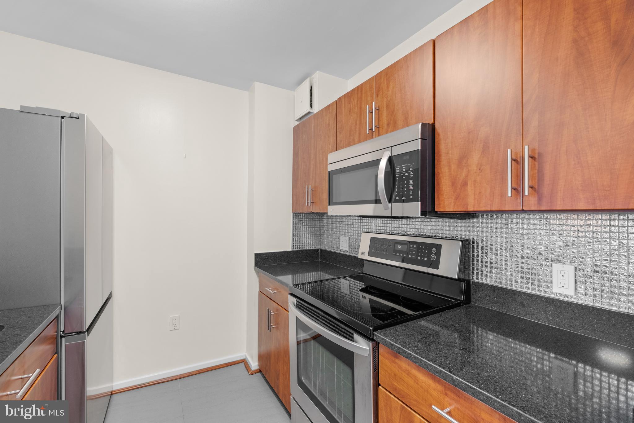 2320 WISCONSIN AVE NW #208