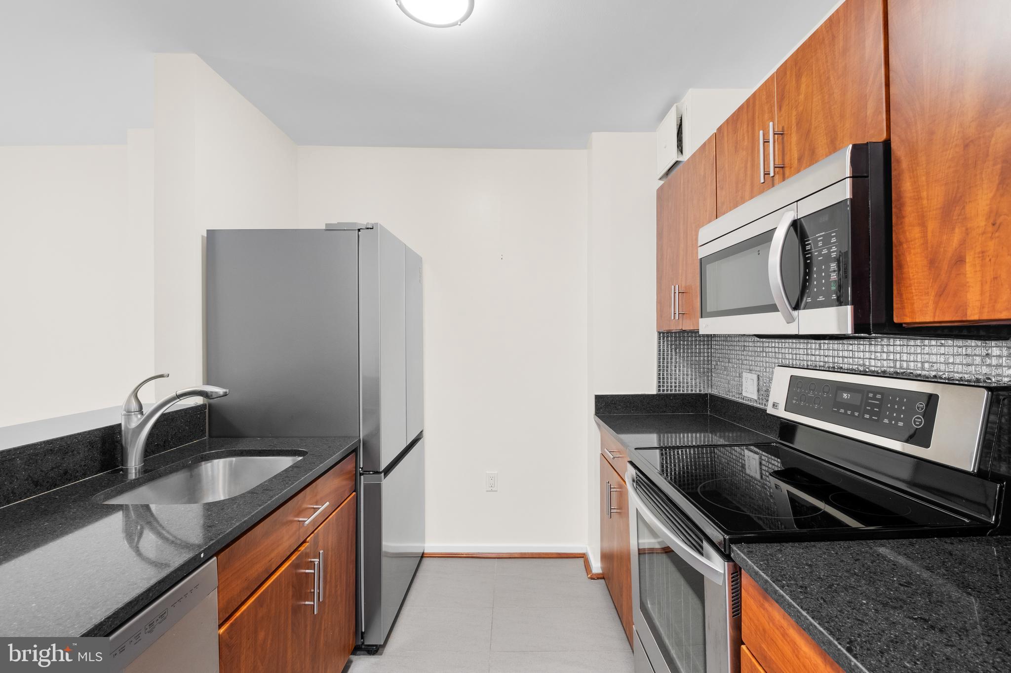 2320 WISCONSIN AVE NW #208