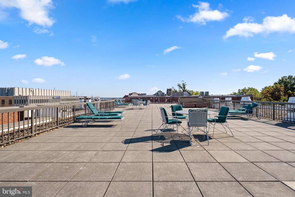 2320 WISCONSIN AVE NW #208