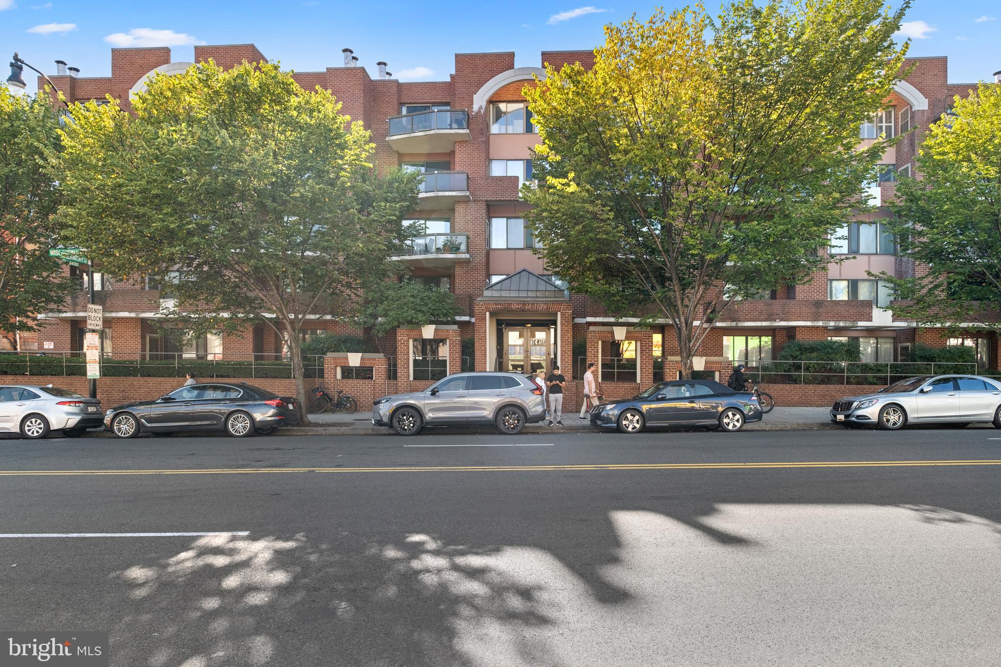 2320 WISCONSIN AVE NW #208