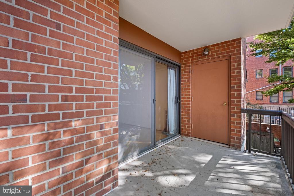 2320 WISCONSIN AVE NW #208