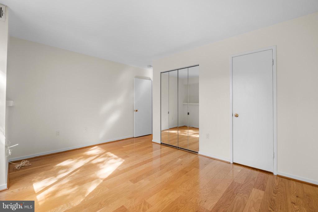 2320 WISCONSIN AVE NW #208