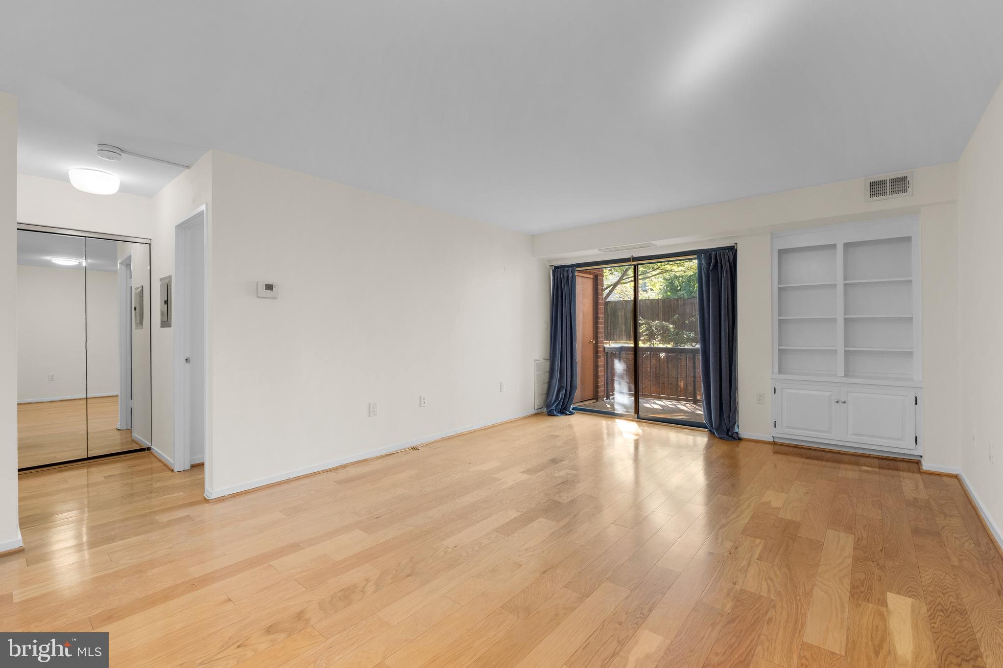 2320 WISCONSIN AVE NW #208