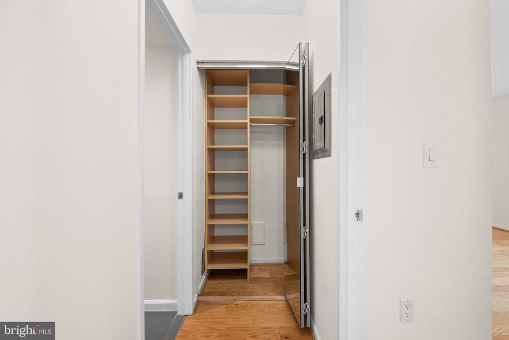 2320 WISCONSIN AVE NW #208