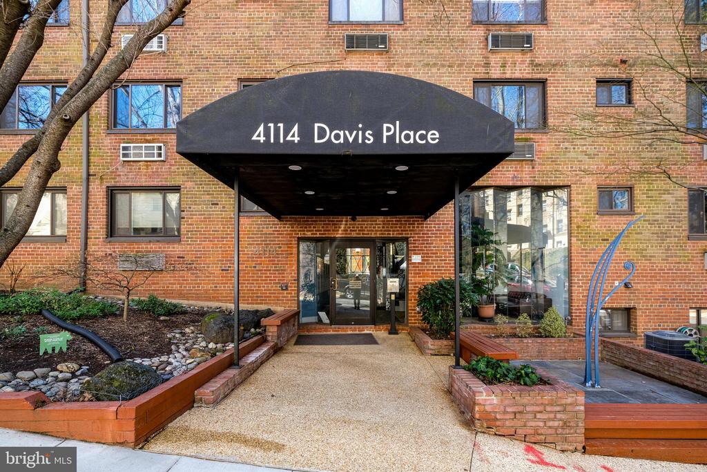 4114 Davis Pl NW #105
