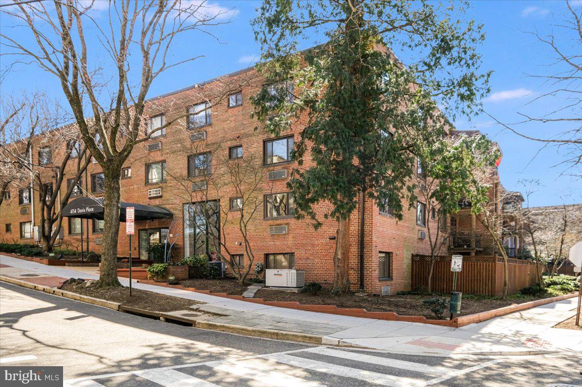 4114 Davis Pl NW #105
