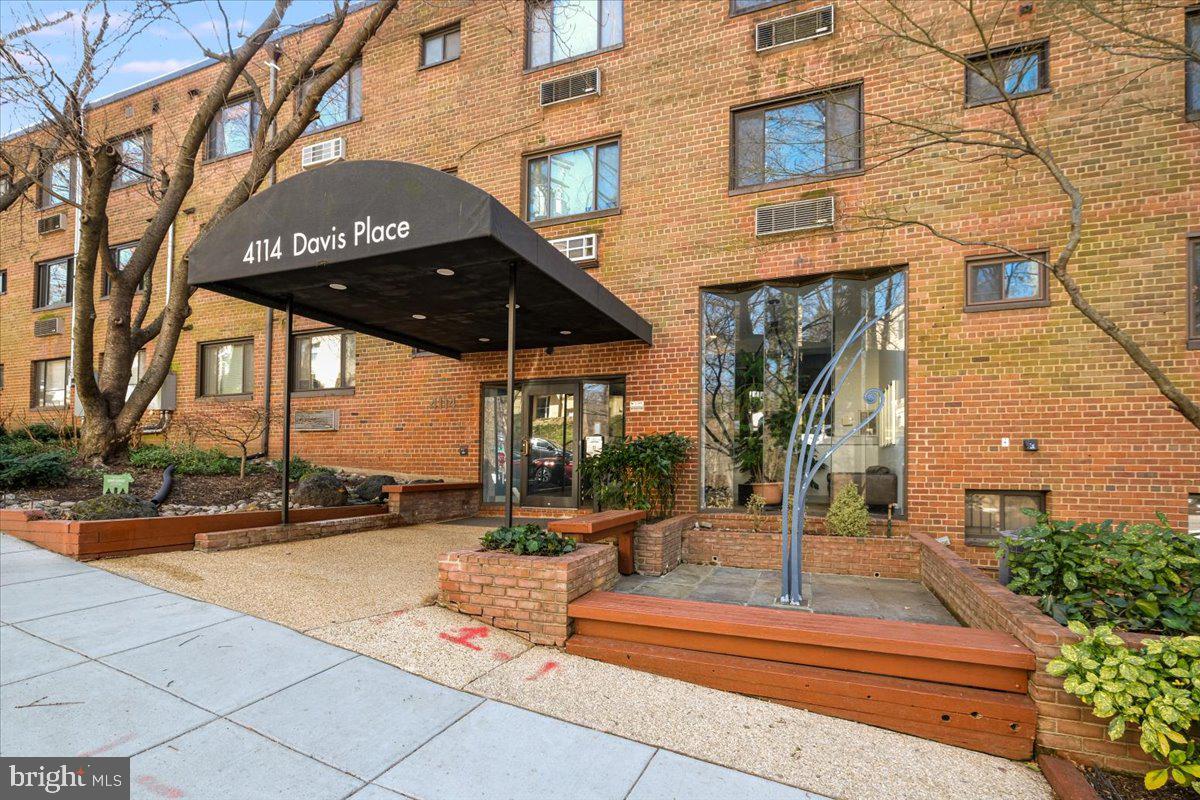 4114 Davis Pl NW #105