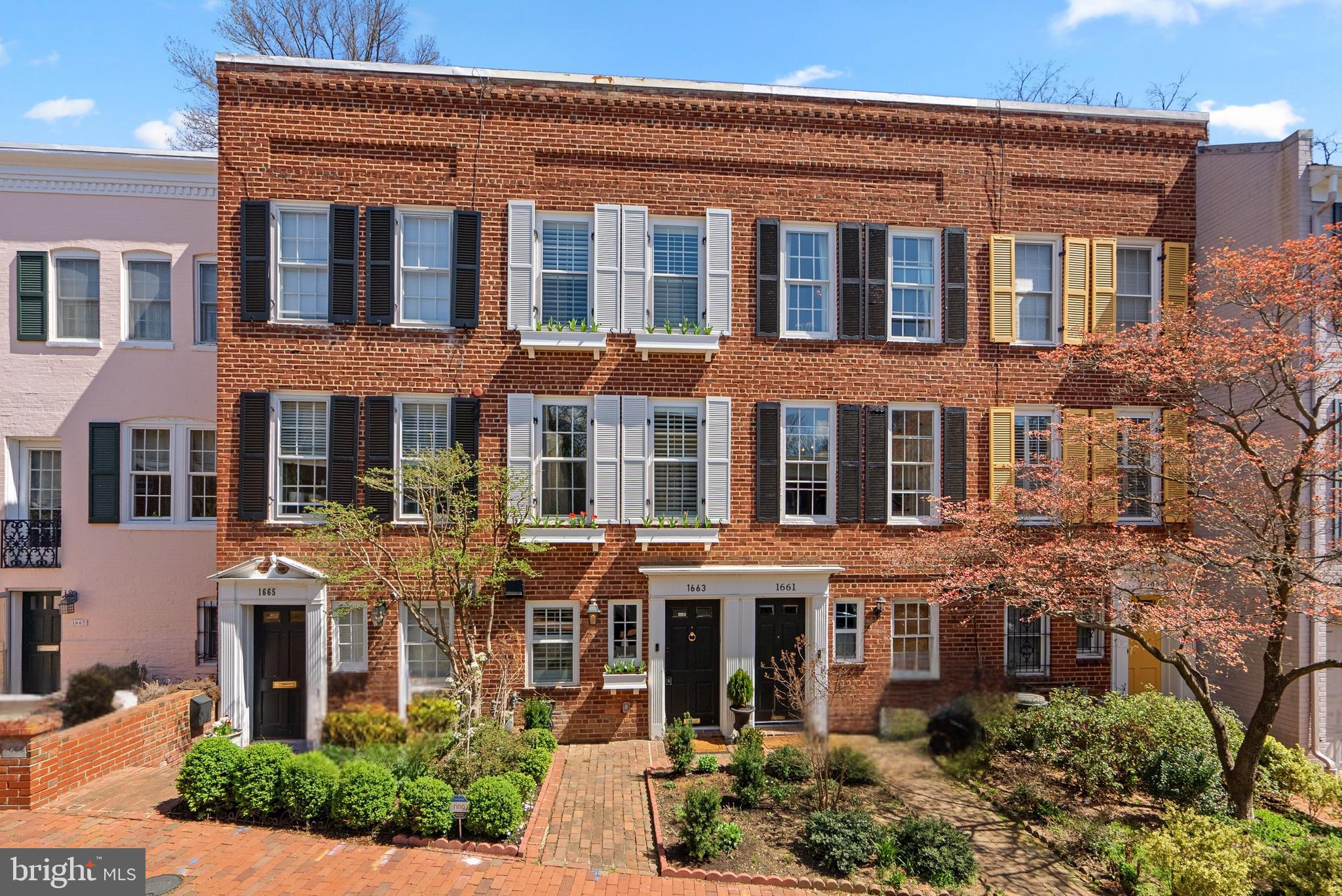 1663 32nd St NW