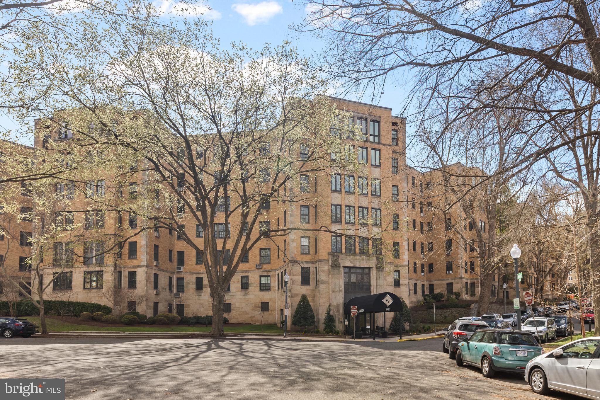 2032 Belmont Rd NW #204