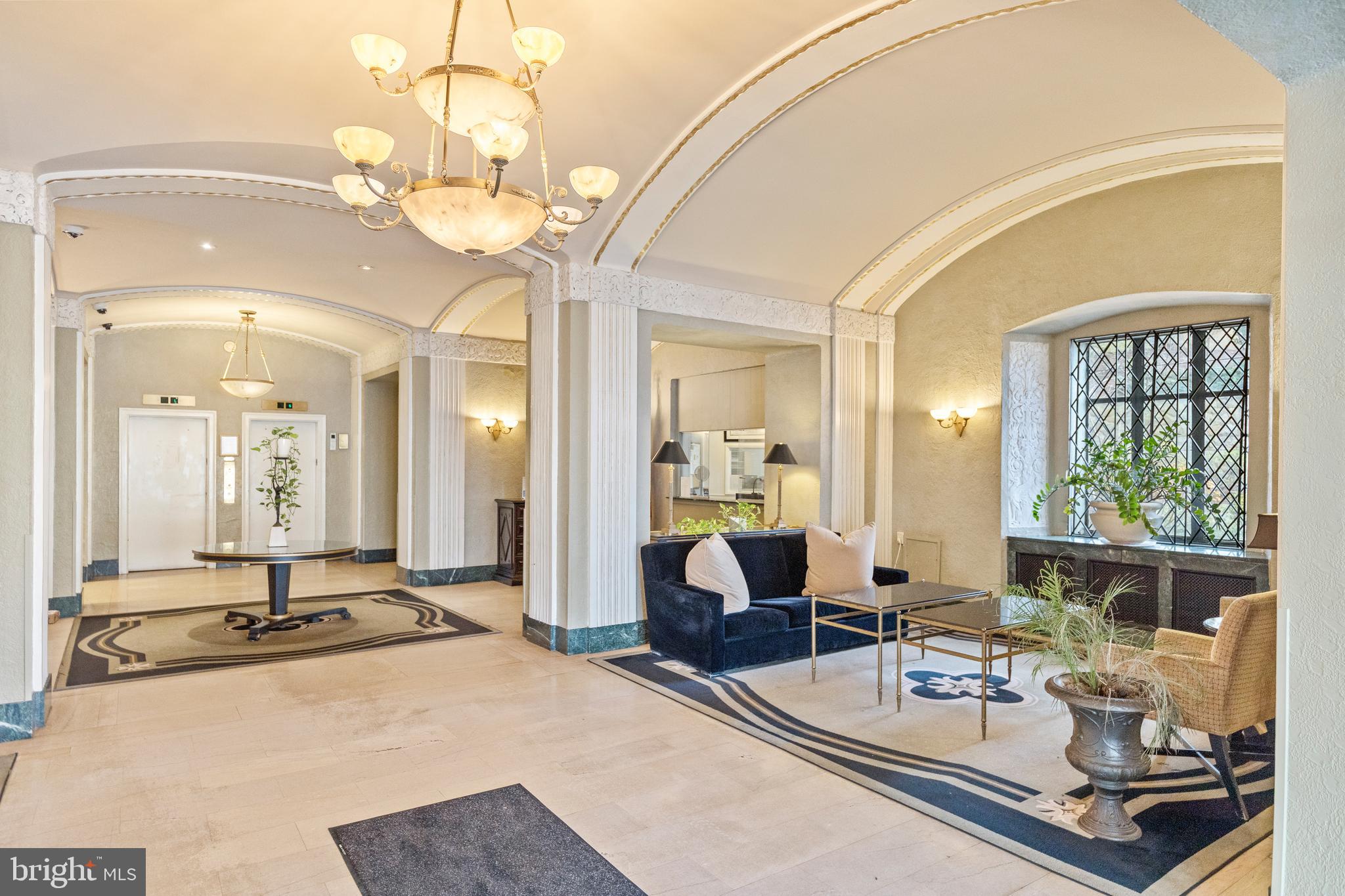 2032 Belmont Rd NW #204