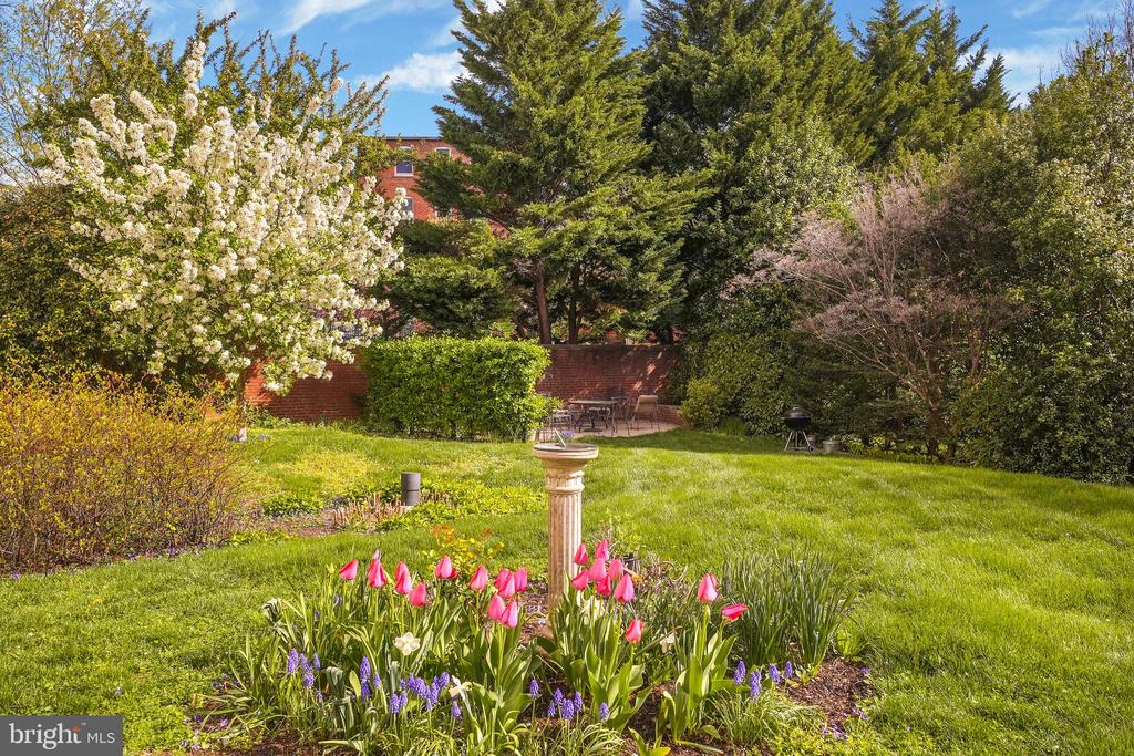 1657 31ST STREET NW 203