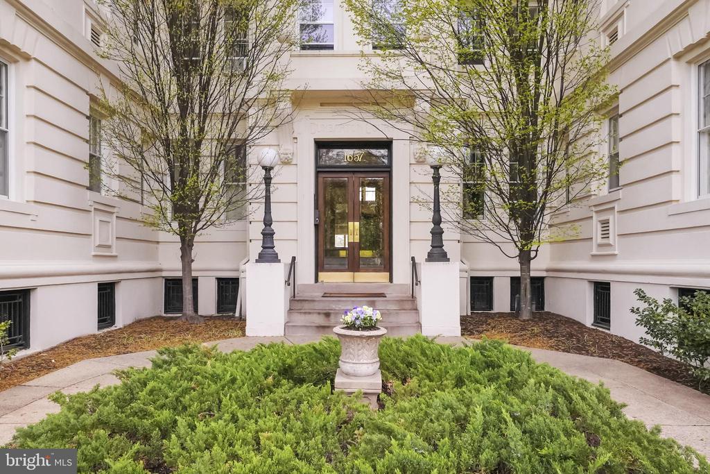 1657 31ST STREET NW 203