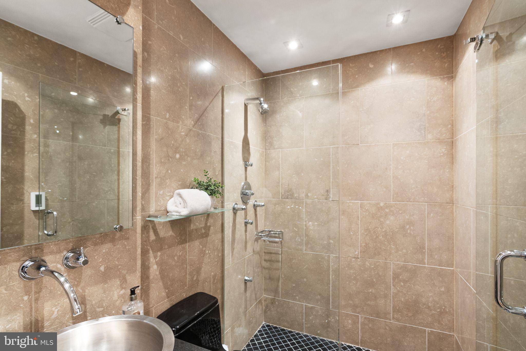 2000 16th St NW #103