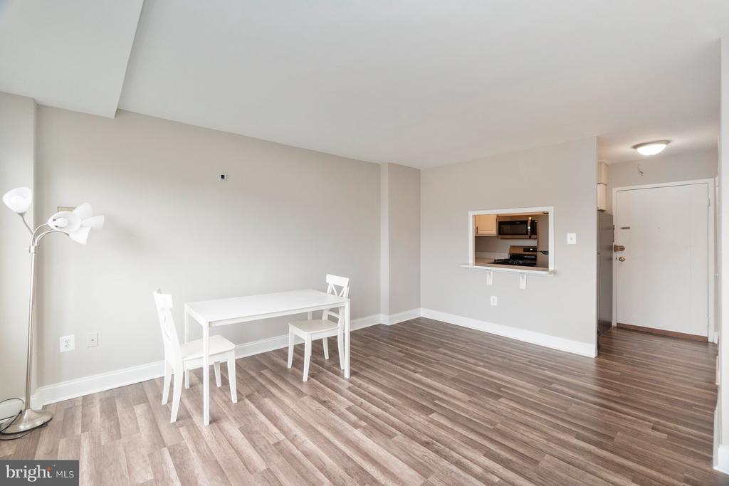 922 24th St NW #806