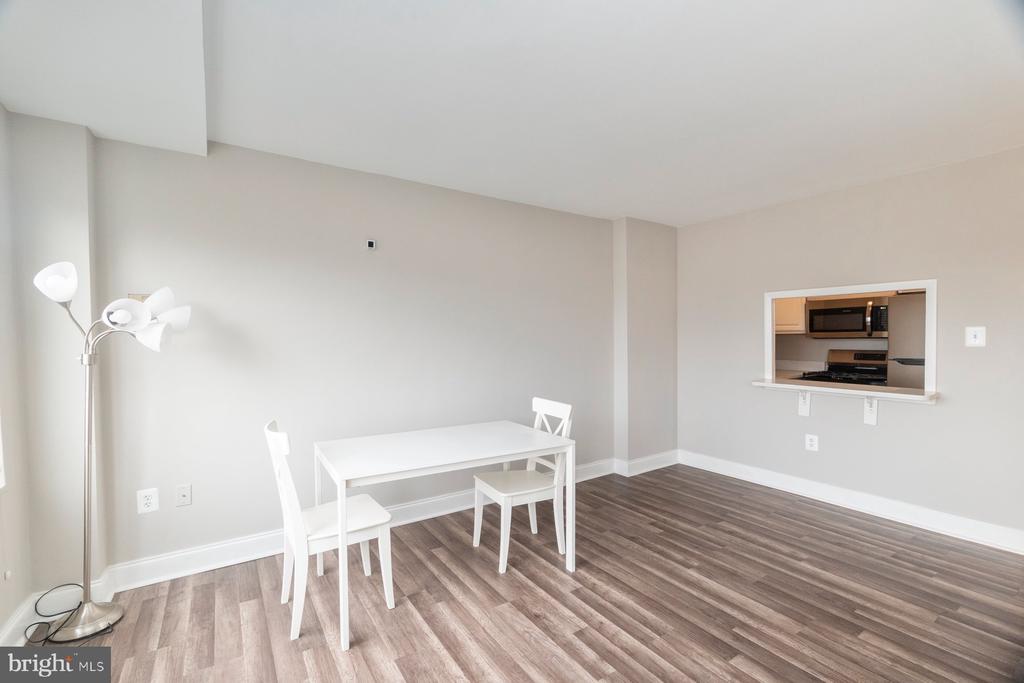 922 24th St NW #806